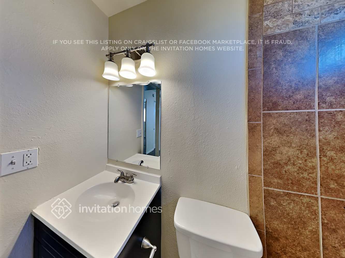 Building Photo - 3033 E Corrine Dr