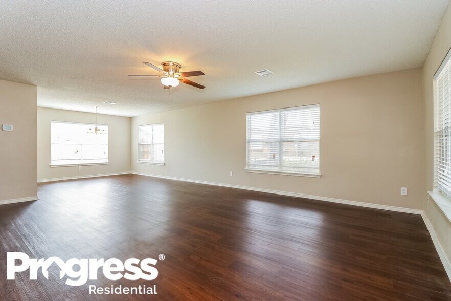 Building Photo - 3156 Pine Valley Dr