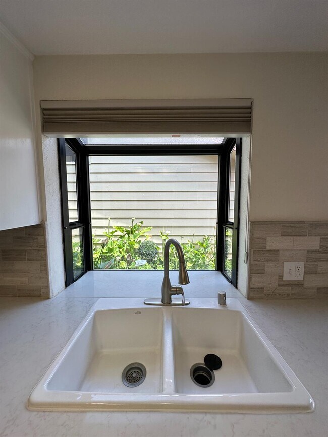 Building Photo - 6201 N West Ave