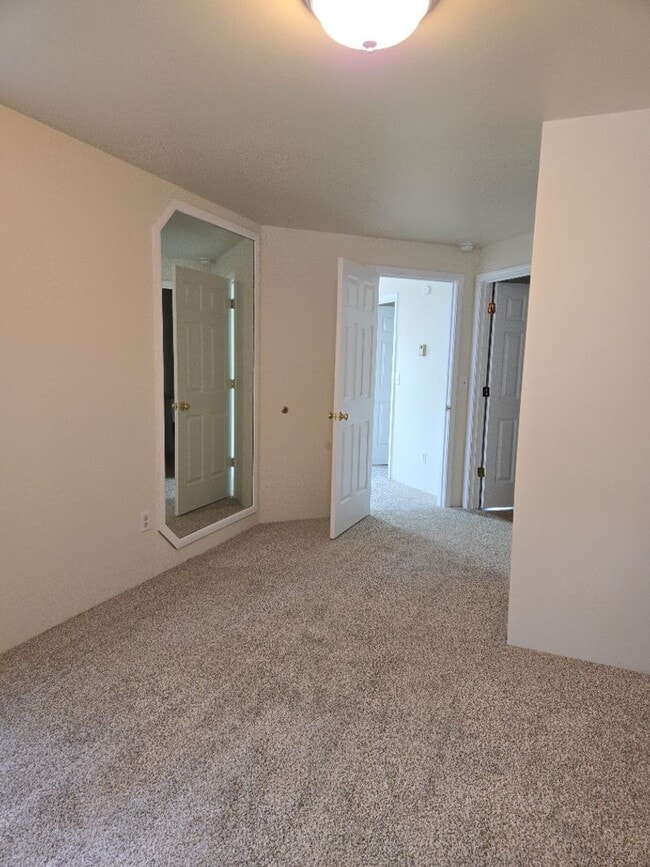 Building Photo - Charming 3-Bedroom, 2-Bath Townhouse for Rent in Ashland!