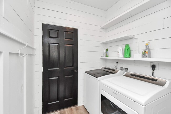 Building Photo - 6715 Plum Springs Ln