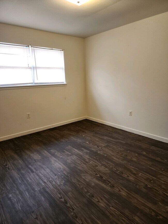 Building Photo - 309 Sunset Ln