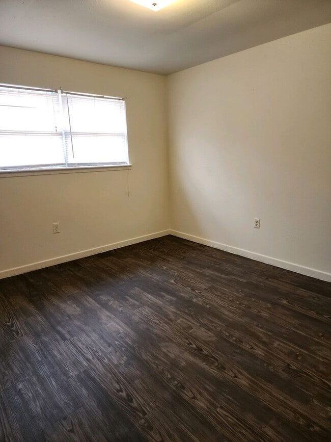 Building Photo - Updated