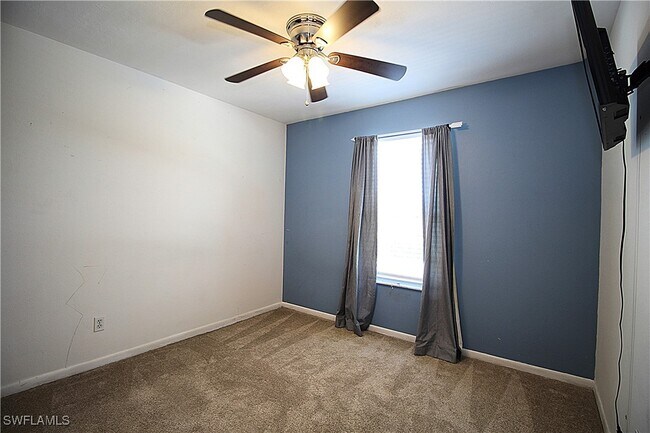 Building Photo - 6129 Lakefront Dr