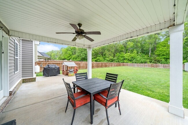 Building Photo - 1607 Ellie Piper Cir