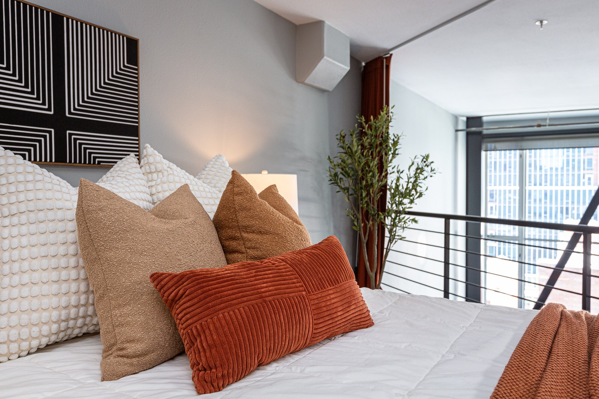 Building Photo - 346 1st St