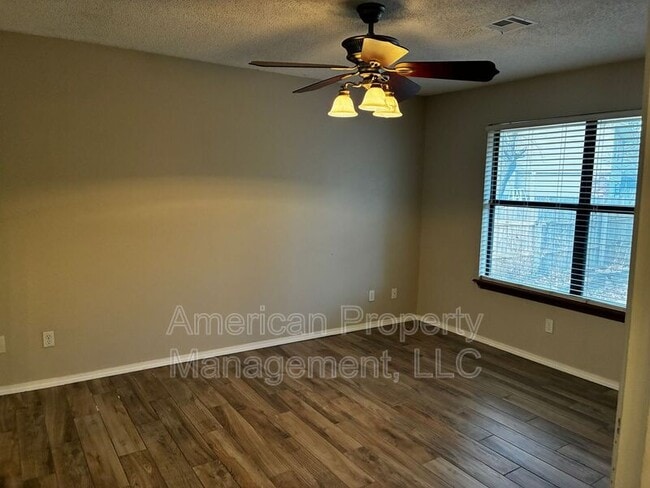 Building Photo - 9209 E 100th St