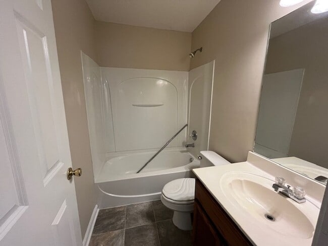 Building Photo - Renovated 3 Bedroom 3 Bath Townhome for Rent!