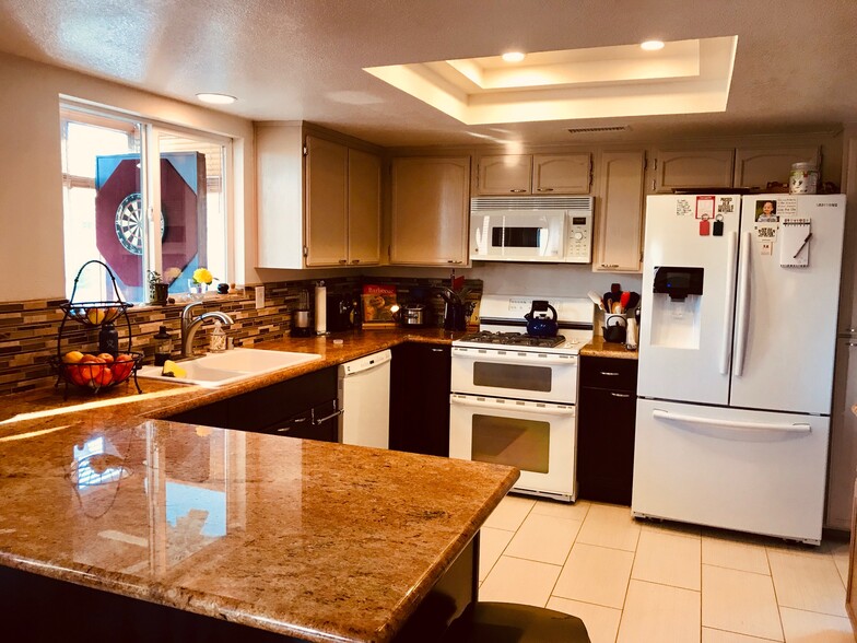 Kitchen - 2657 Cazadero Dr