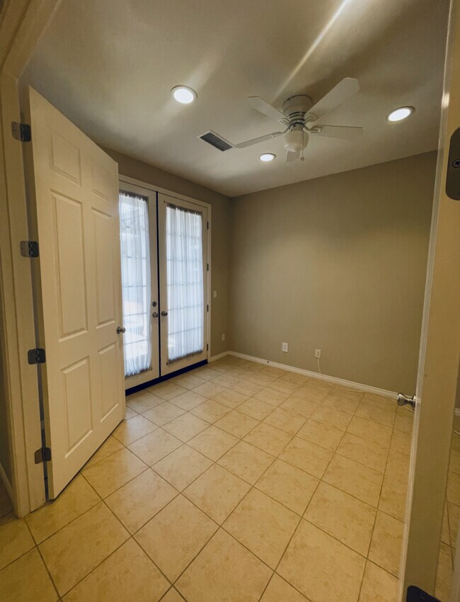 Building Photo - 6812 Kenton Pl