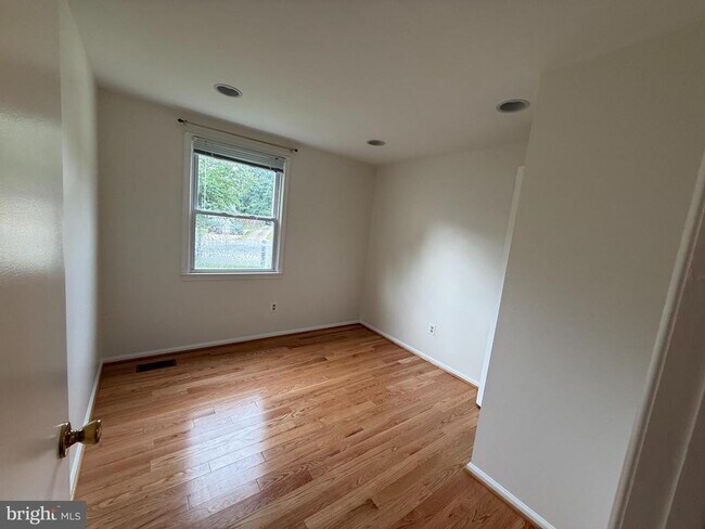 Building Photo - 5056 Kenerson Dr