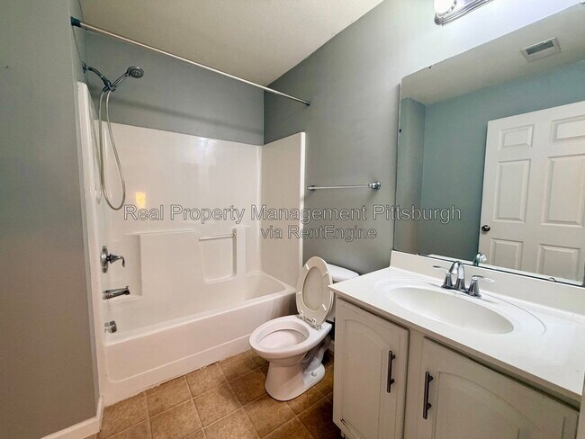 Building Photo - 11 Morningtide Ct