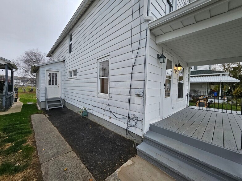 Building Photo - 122 Lackawanna Ave