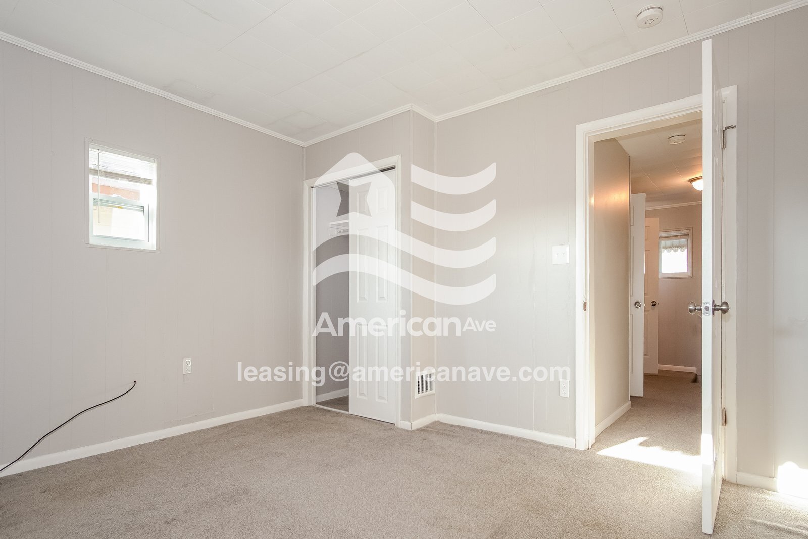 Building Photo - 1260 Summerlea Ave
