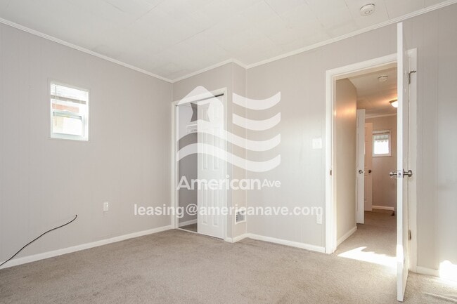 Building Photo - 1260 Summerlea Ave