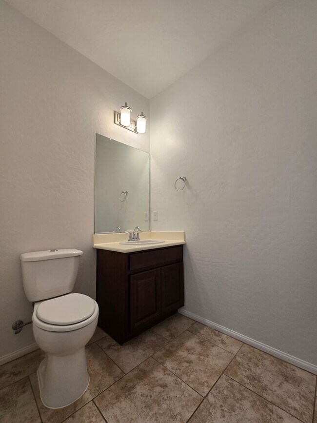 Building Photo - 3 BEDROOM, 2 1/2 BATHROOM, 2 STORY HOME in NW Las Vegas!!!