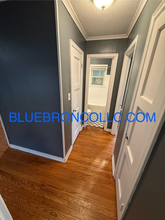 Building Photo - Beautiful 2 bedroom 1 bathroom home with 1...