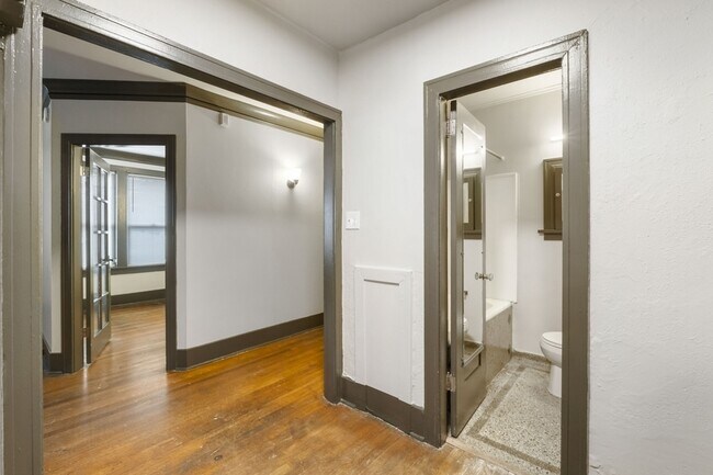 Building Photo - 16 N Broadway St