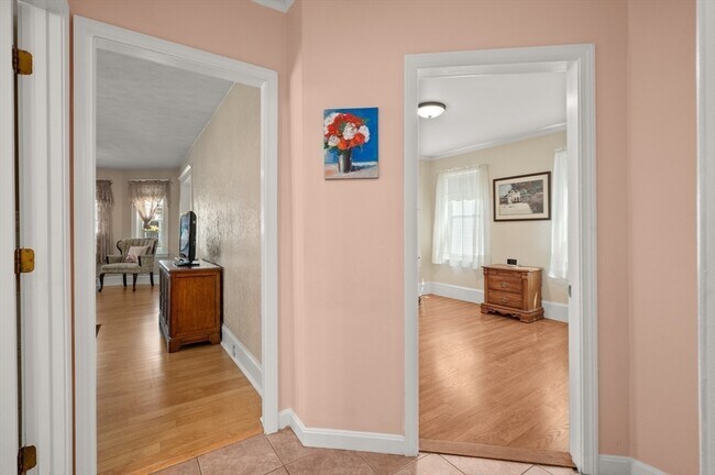 Building Photo - 76 Windsor Rd