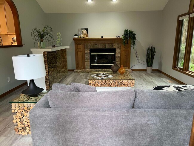 Building Photo - 4907 Pinewood Ct