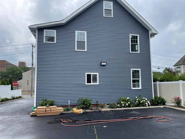 Building Photo - 53 5th Ave