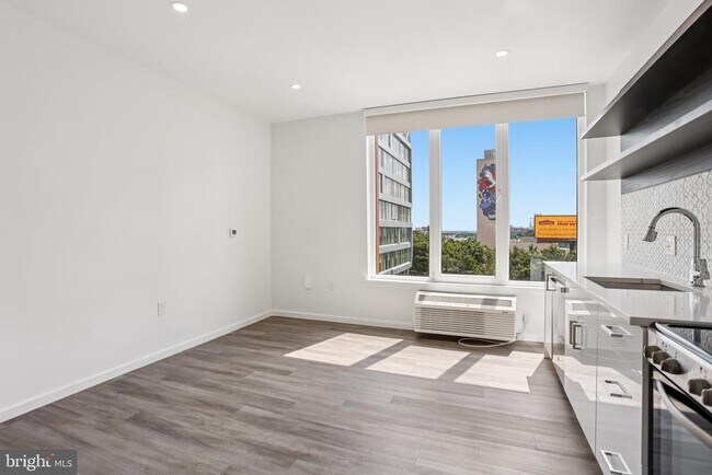 Building Photo - 1201 Vine St