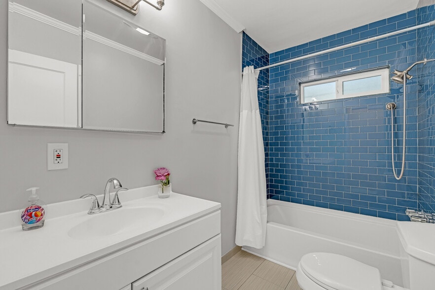 Building Photo - 340 N Monterey St