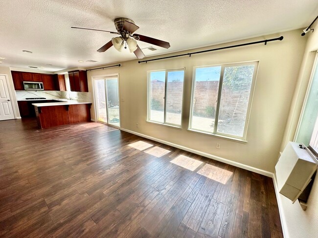 Building Photo - Newly Built Madera 4/3