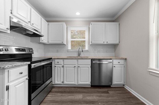 Building Photo - 5501 Sharpe Dr