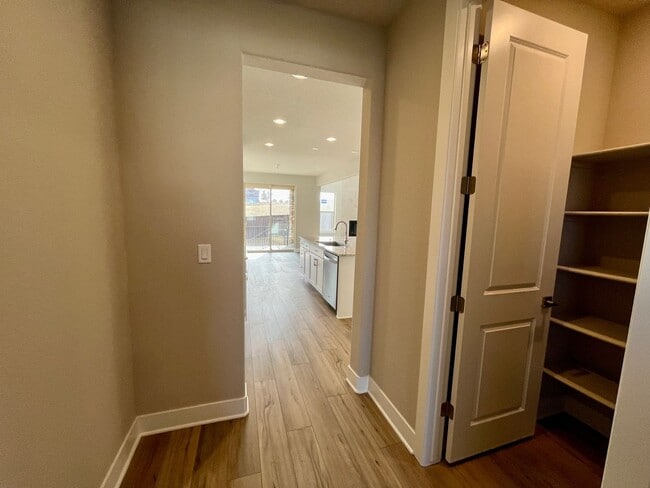 Building Photo - 5 bed 4 Bath IMMACULATE NEW BUILD in THORNTON!!