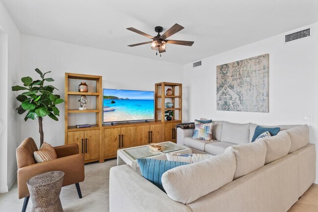 Building Photo - 15375 Grn Acrs Ave