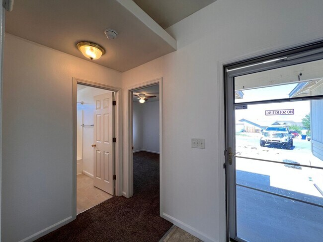 Building Photo - 3 bedroom Fernley home in Donner Trails