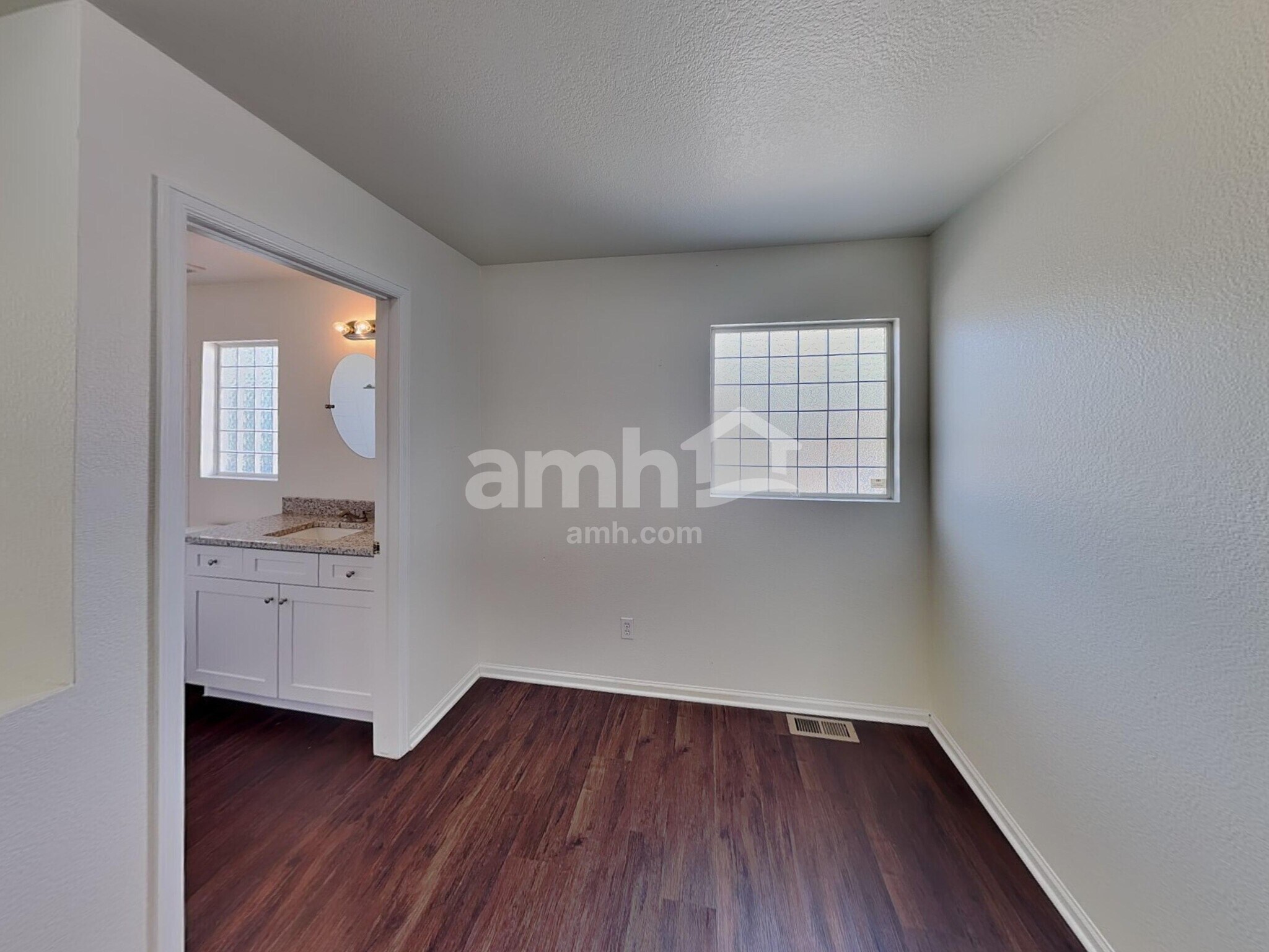 Building Photo - 4570 N Orleans St