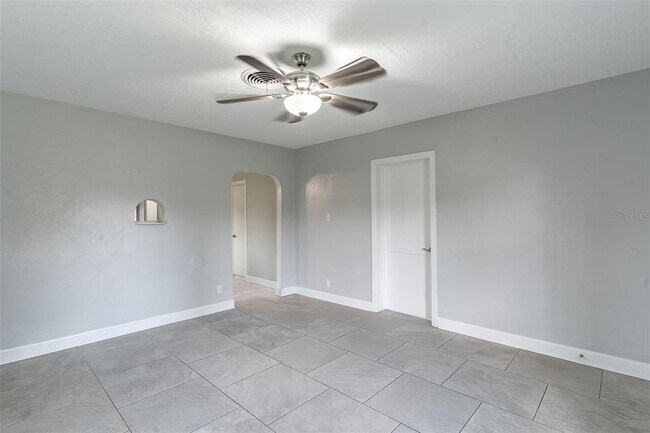 Building Photo - 916 Cohassett Ave