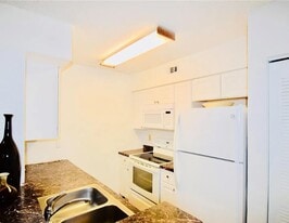 Building Photo - 2881 N Oakland Forest Dr