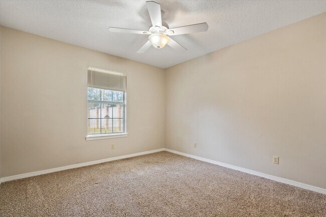 Building Photo - BEAUTIFUL HOME IN GREAT LOCATION!