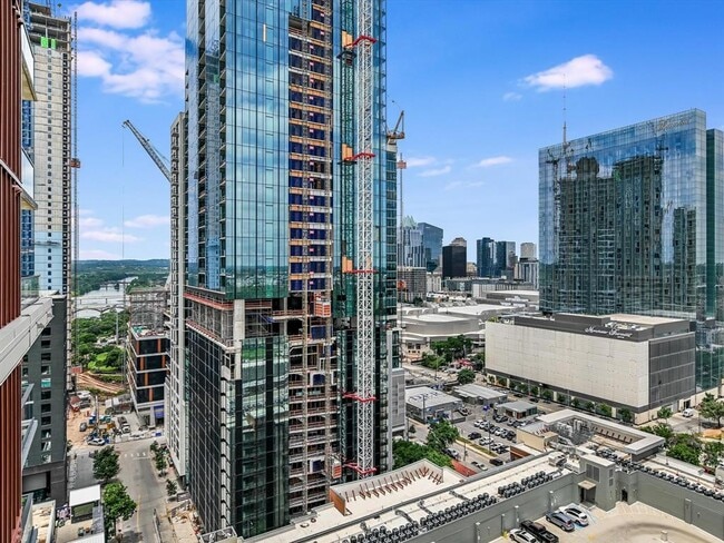 Building Photo - 84 East Ave