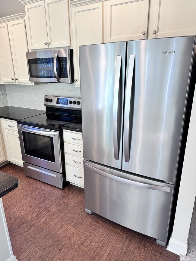 Building Photo - 413 Belhaven Ct