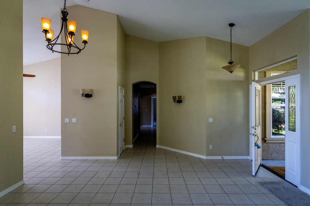 Building Photo - 625 Asilo