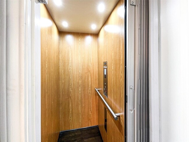 Building Photo - 6831 Staffordshire Blvd