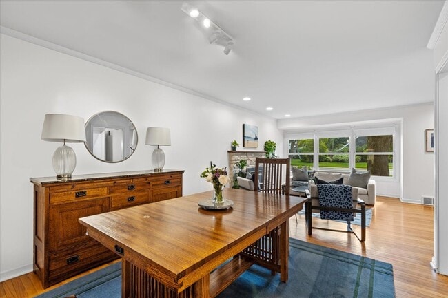 Building Photo - 40 Williamsburg Rd