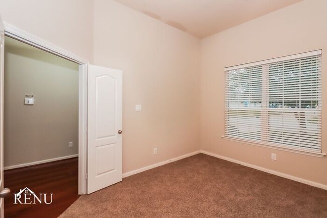 Building Photo - 2713 Autumn Falls Drive