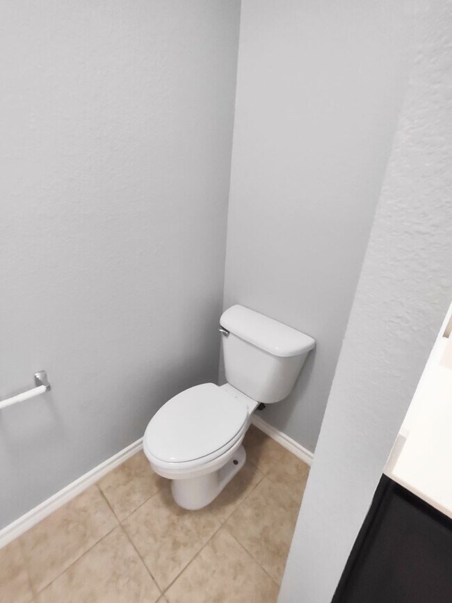 Building Photo - Beautiful home in nice neighborhood