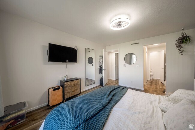 Building Photo - GORGEOUS MURRAY CONDO!!!