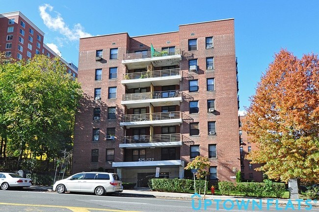 Building Photo - 525 Riverdale Ave