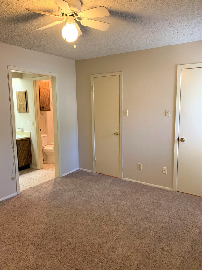 Building Photo - FIRST-FLOOR 2-BEDROOM AT WOODMONT TOWNHOMES