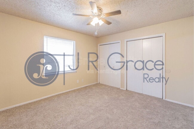 Building Photo - 5935 Shadydell Dr