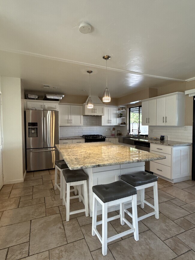 Building Photo - 6504 Edgemont Dr