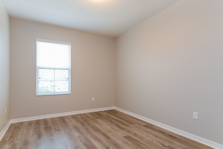 Building Photo - 11162 Leland Groves Dr