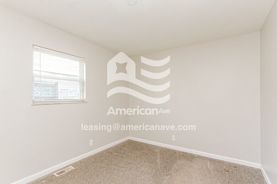 Building Photo - 2932 Lasalle St